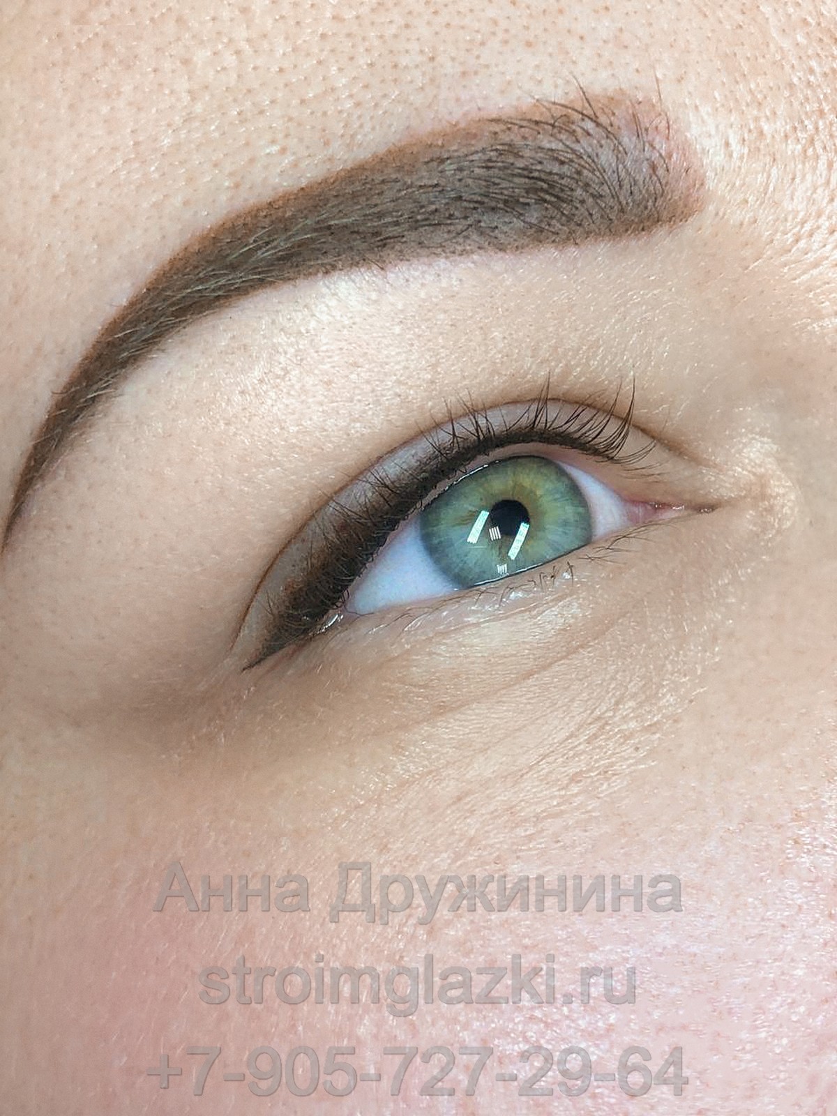 татуаж стрелки на глазах, выполненный в Салоне Красоты Строимглазки Анны Дружининой